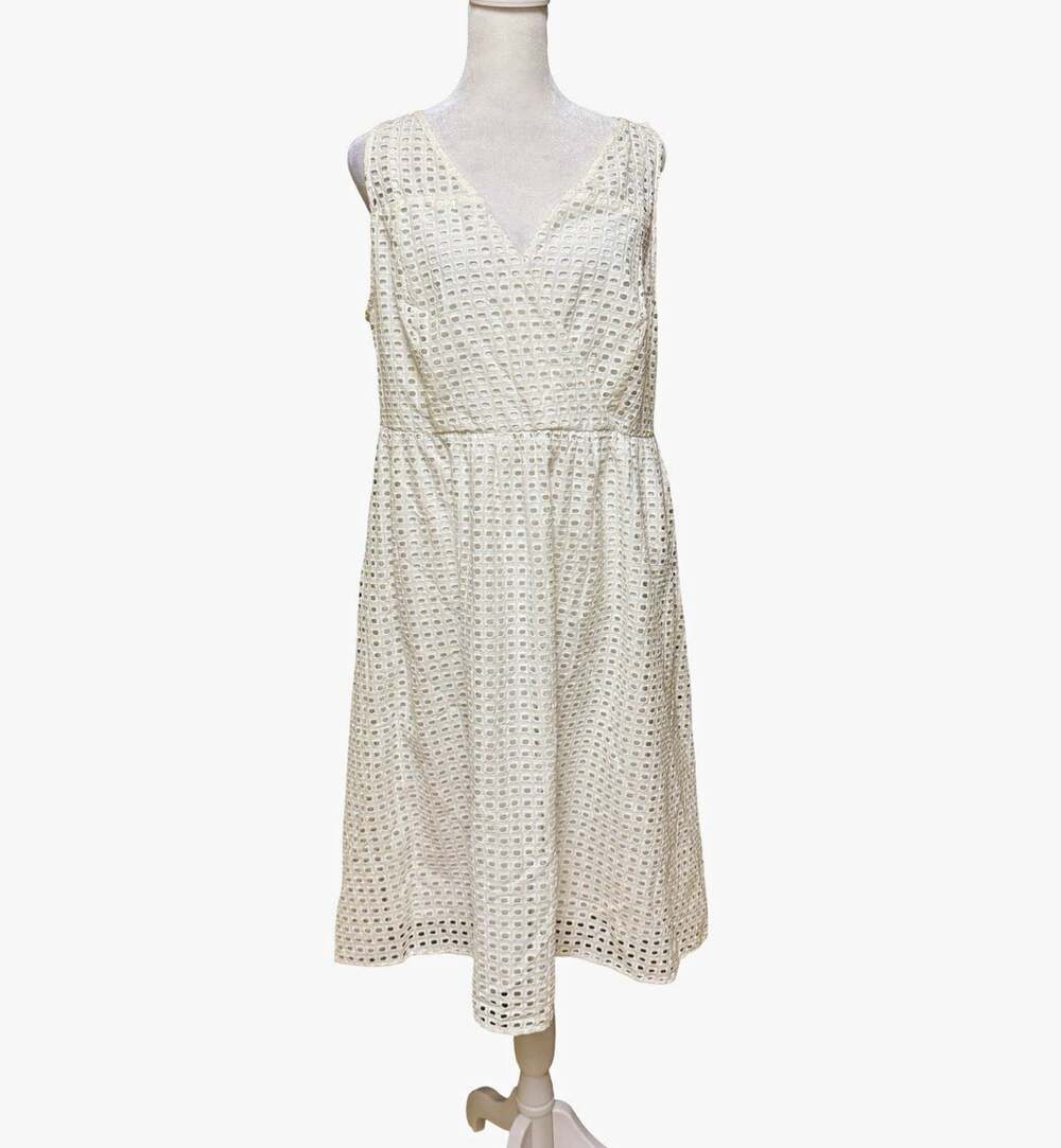 NWT Lane Bryant White Eyelet V-Neck Fit & Flare Knee Dress Sleeveless Size 14